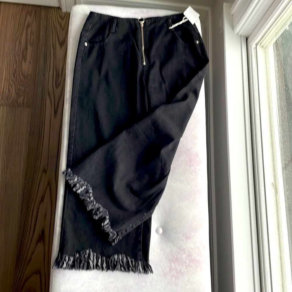 Zara Black Frayed crop wide leg denim NWT sz 8